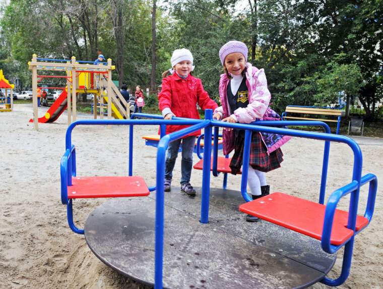 В обновленных дворах надо жить по-новому