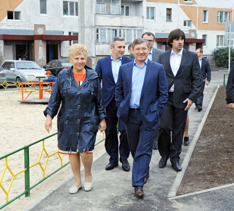 В обновленных дворах надо жить по-новому