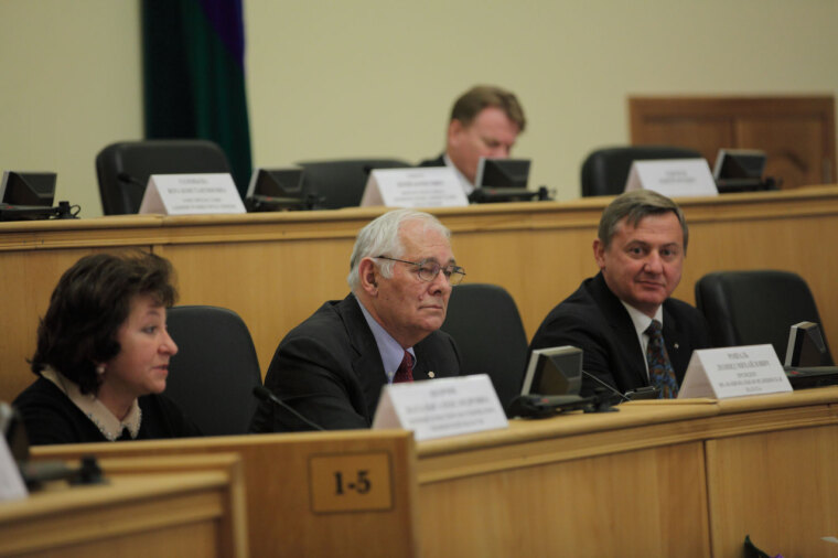 Медицинское сообщество: третий не лишний