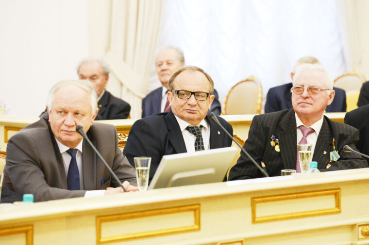 Комсомольцы в ритме эпохи