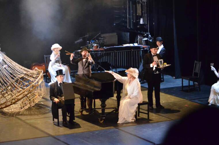 По ком звонит… люстра?