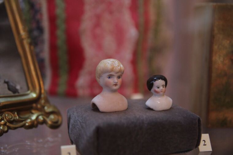 Трехлицая кукла, корова на роликах и олимпийский мишка