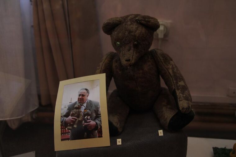 Трехлицая кукла, корова на роликах и олимпийский мишка