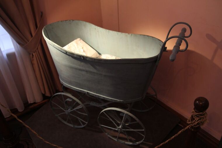 Трехлицая кукла, корова на роликах и олимпийский мишка