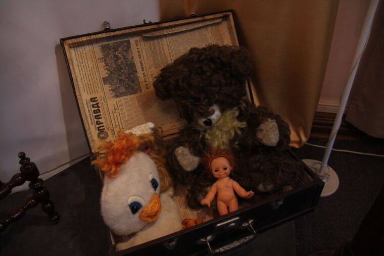 Трехлицая кукла, корова на роликах и олимпийский мишка