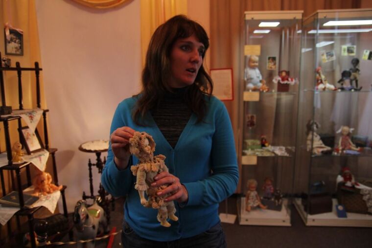 Трехлицая кукла, корова на роликах и олимпийский мишка