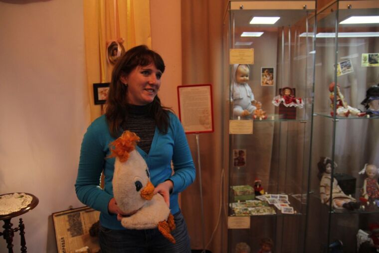 Трехлицая кукла, корова на роликах и олимпийский мишка