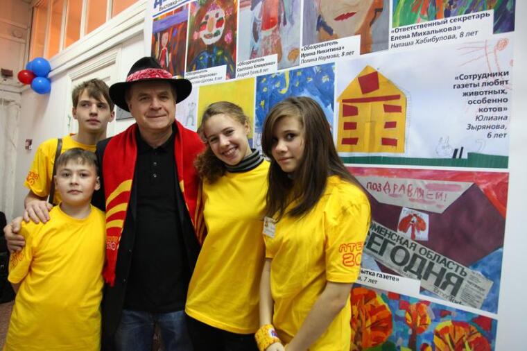 Мир со звонкими песнями добрый, светлый, интересный