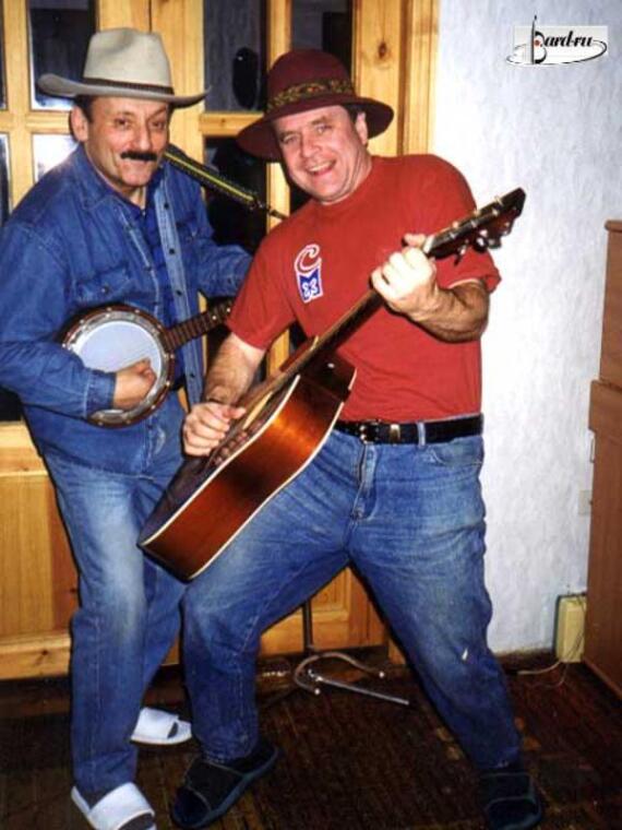 Мир со звонкими песнями добрый, светлый, интересный