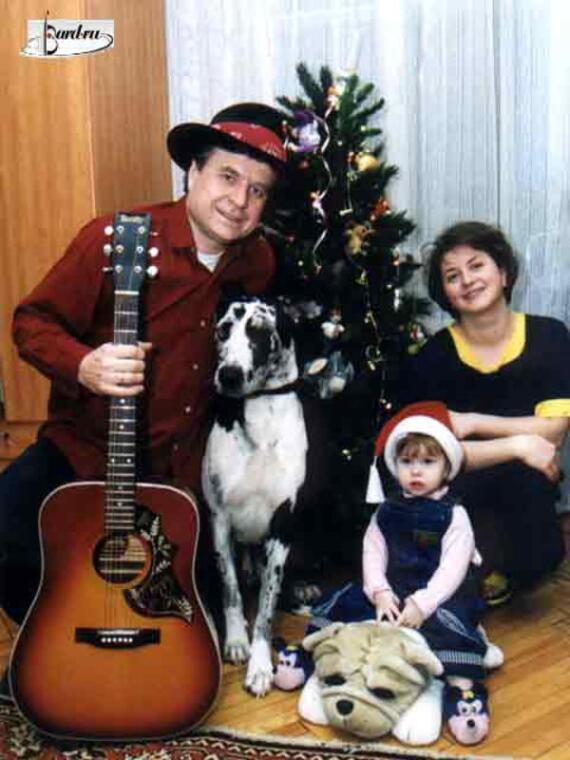 Мир со звонкими песнями добрый, светлый, интересный