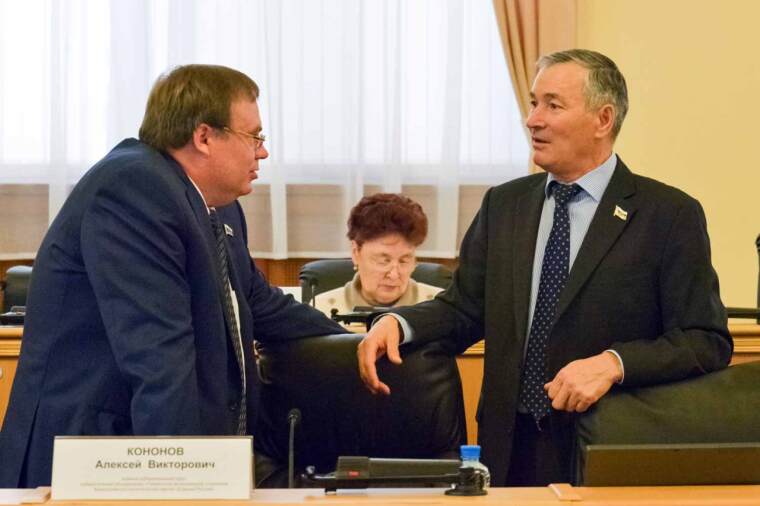 Владимир Якушев: «Принят бюджет развития региона, а не только социальных расходов»