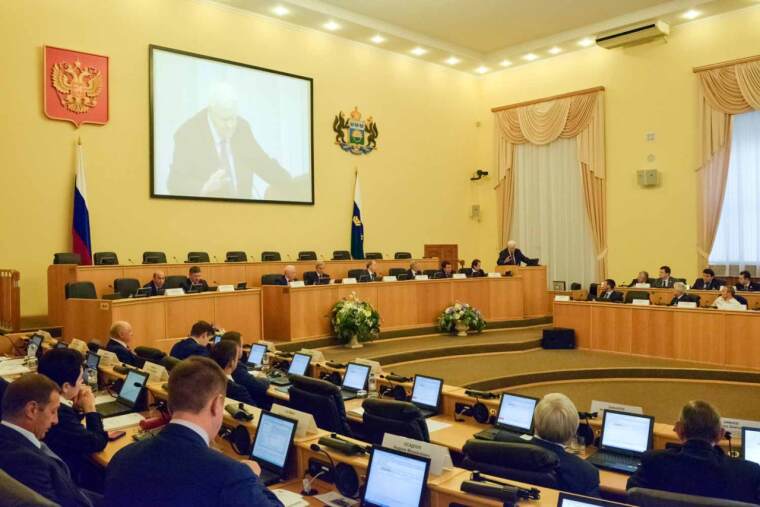 Владимир Якушев: «Принят бюджет развития региона, а не только социальных расходов»