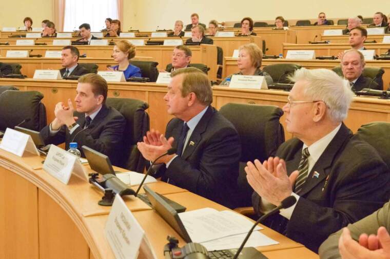 Владимир Якушев: «Принят бюджет развития региона, а не только социальных расходов»