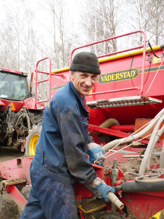 Истосковались руки по земле