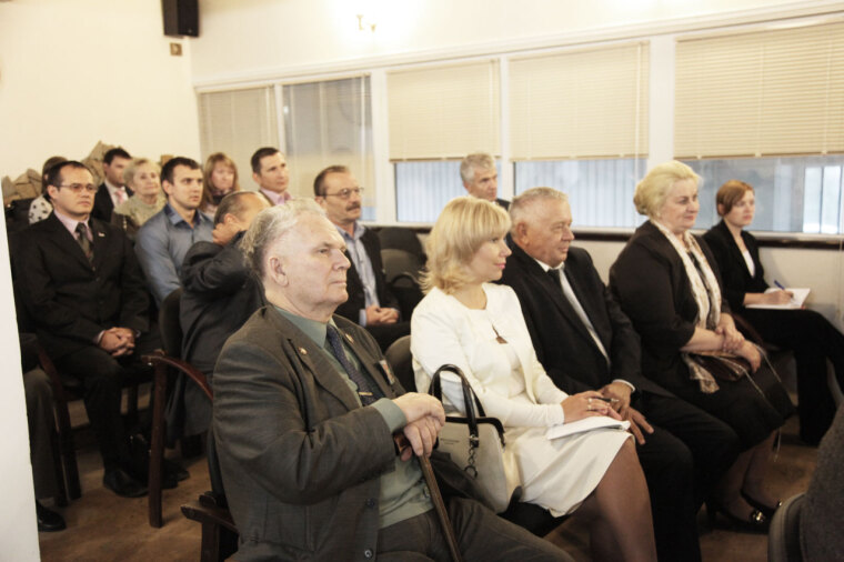 Содействуя единению и доверию