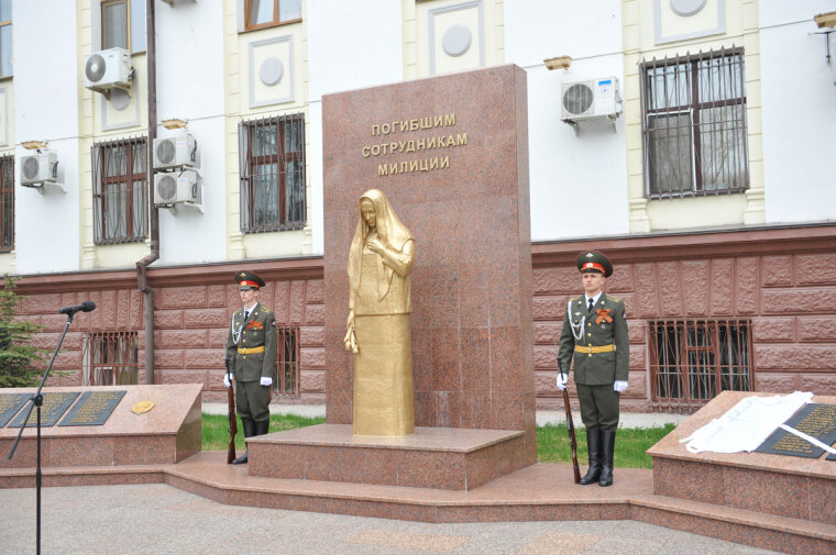 «Нам дороги эти позабыть нельзя!»