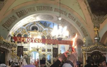 Благодатный огонь доставлен в тюменский Знаменский кафедральный собор