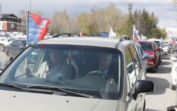 В Тюмени прошел автопробег профсоюзов в преддверии Дня Победы