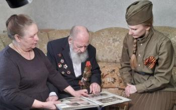 В Тюмени поздравили с наступающим Днем Победы 100-летнего ветерана Великой Отечественной войны 