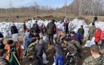 В селе Викулово заготовили рекордное количество мешков с песком для борьбы с паводком