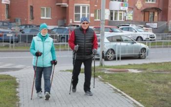 Фитнес-тренер рассказала тюменцам, что скандинавская ходьба поможет при депрессии