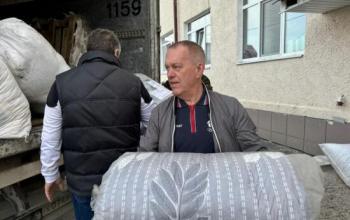 Представители Тюменского регионального отделения «Ассамблеи народов России» помогают пострадавшим от паводка