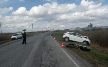 На тюменской трассе в ДТП с иномаркой пострадал 16-летний мотоциклист 